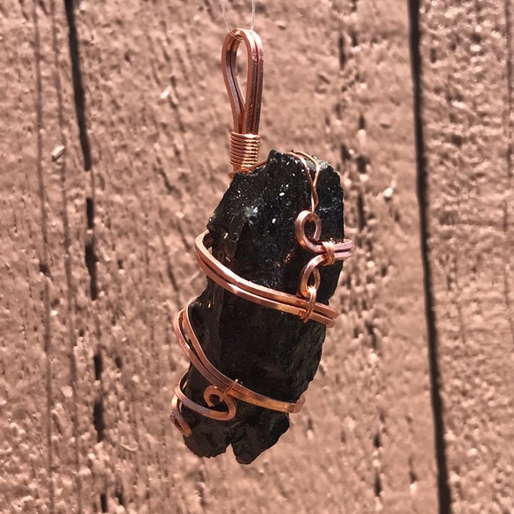 Black Tourmaline in copper - Picture 2 of 3